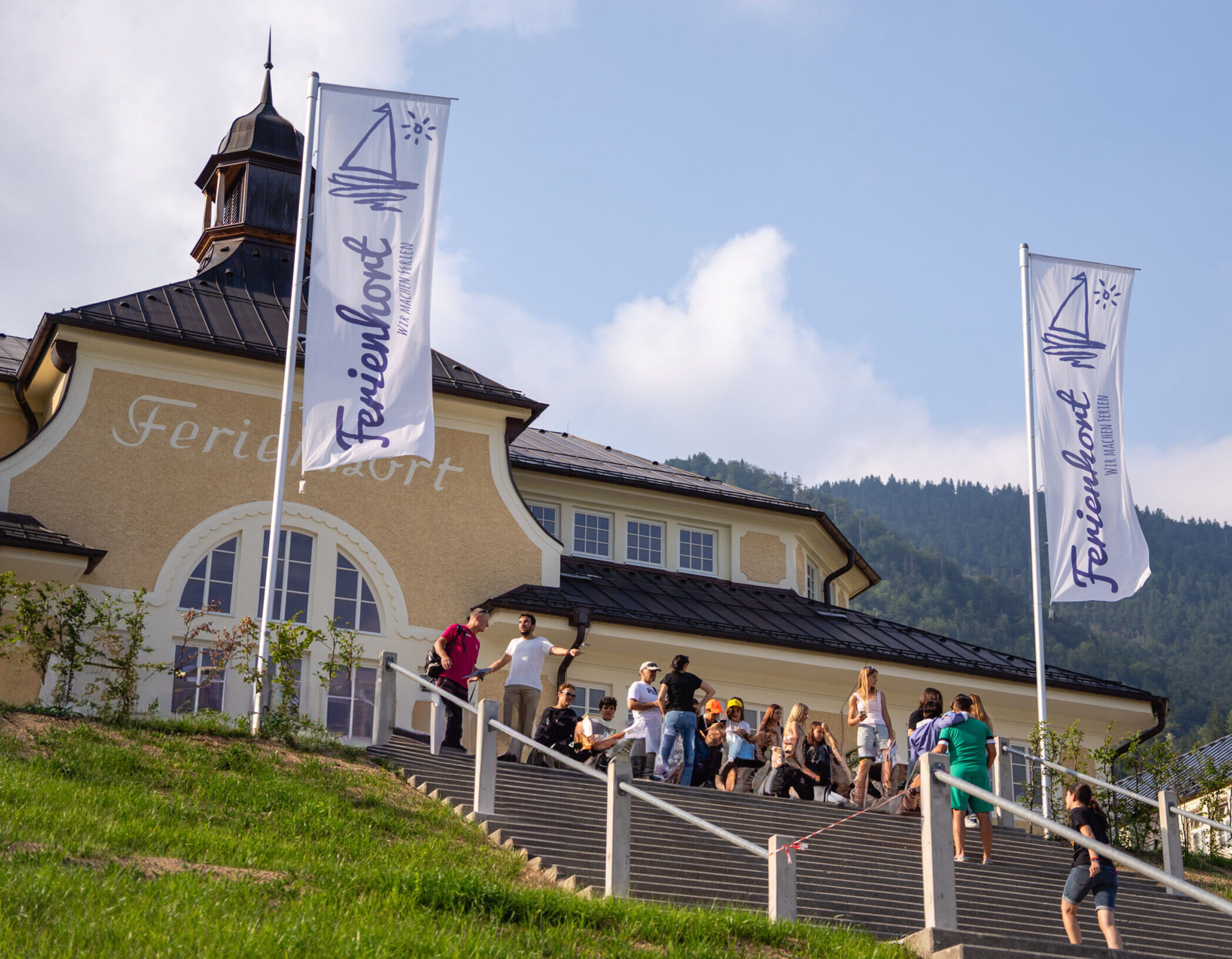 Ferienhort Hauptgebäude vom Wolfgangsee aus